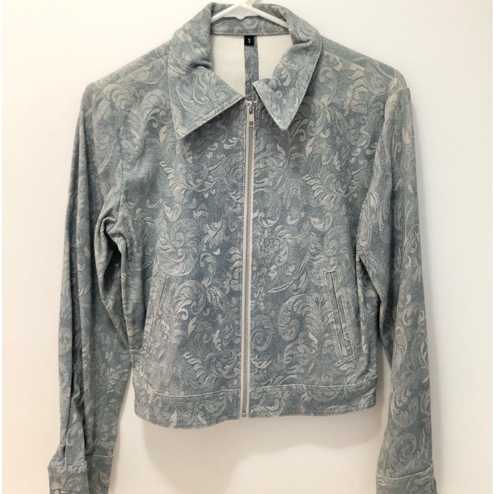 Vintage embossed suede jacket.  Denim blue color. Size small.